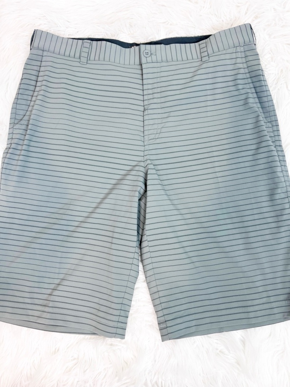 NIKE GOLF TOUR PERFORMANCE GRAY STRIPE FLAT FRONT GOLF SHORTS MENS SZ 36 - Picture 1 of 5